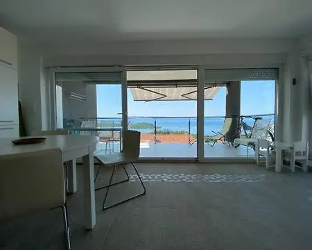 アパート Apartman Njivice