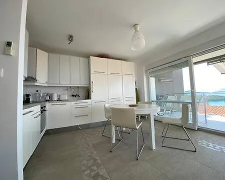 公寓 Apartman Njivice 奈维斯